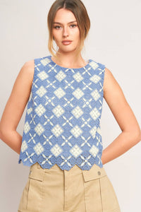 Voglio.us sleeveless scalloped hem top in soft fabric, featuring a stylish scalloped detail along the hemline.