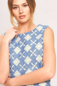 Voglio.us sleeveless scalloped hem top in soft fabric, featuring a stylish scalloped neckline and a relaxed fit.