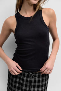 Ribbed fitted tank top in two colors, stylish and comfortable women's top by voglio.us, shown in black and white.