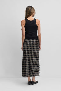Ribbed fitted tank top in two color options, casual sleeveless top from voglio.us featuring a snug, flattering fit.