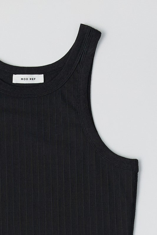 Ribbed fitted tank top in two color options, casual sleeveless top from voglio.us, shown in a close-up front view.