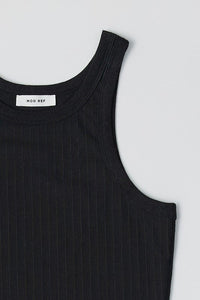 Ribbed fitted tank top in two color options, casual sleeveless top from voglio.us, shown in a close-up front view.