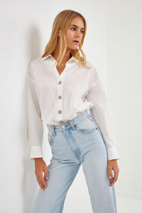 Voglio.us oversized collared shirt top in soft fabric, featuring a relaxed fit and classic collar design.