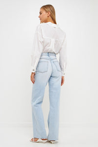 Oversize collared shirt from voglio.us, stylish top with a relaxed fit and button-front design, shown on a model.