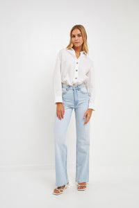 Voglio.us oversize collared shirt top in light fabric, displayed on a hanger with a relaxed fit and classic collar design.