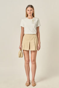 Pearl bow detailed voglio.us top featuring a stylish design with pearl accents and a comfortable fit.