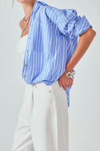 Striped oversized voglio.us top with relaxed fit, featuring bold horizontal stripes and a casual, comfortable design.
