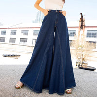 Women’s wide leg stretch jeans in washed denim, elegant and simple style, featuring a relaxed fit and classic blue wash.