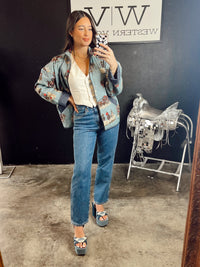 Women’s Wrangler jeans, casual denim bottoms from Western Vogue Boutique, featuring classic fit and stylish stitching details.