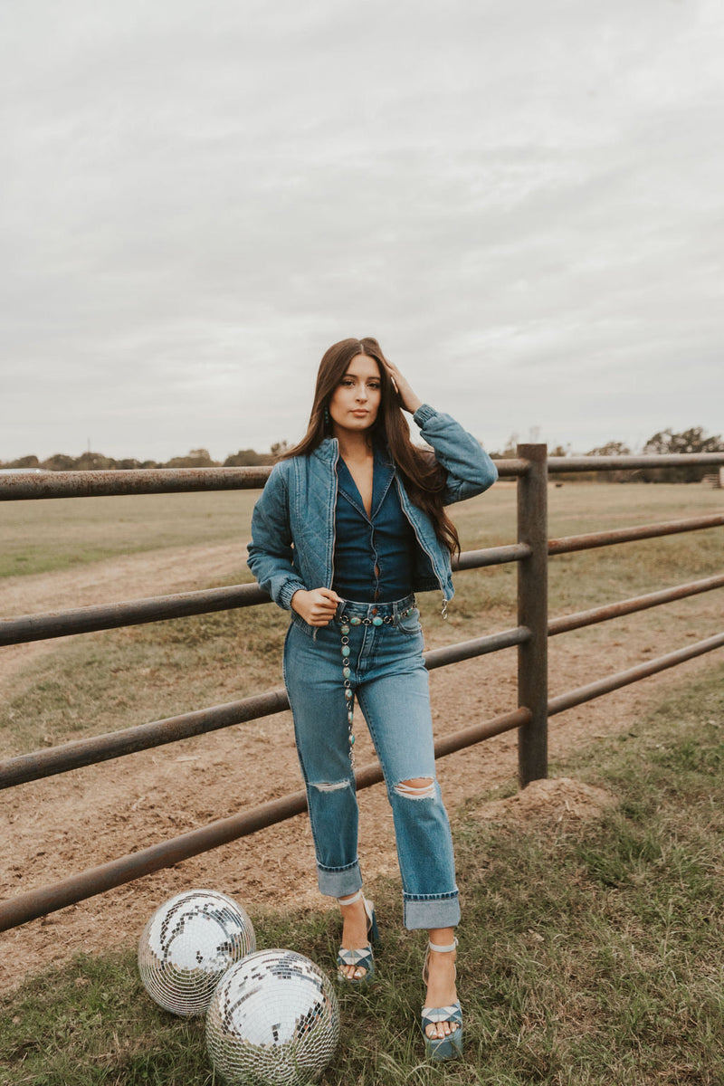 Wrangler Wild West women’s denim jeans, casual bottoms with classic western style, featuring a fitted waistband and tapered legs.